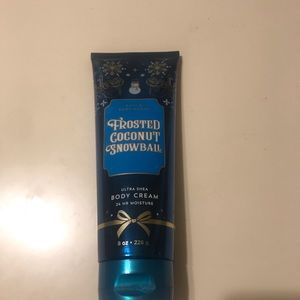 Bath&BodyWorks Frosted Coconut Snowball Body Cream